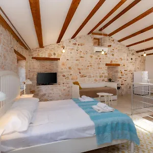 Deamicis By Irundo , Rovigno Croazia